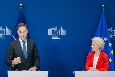 Mark Rutte és Ursula von der Leyen a sajtótájékoztatón. Fotó: nato.int