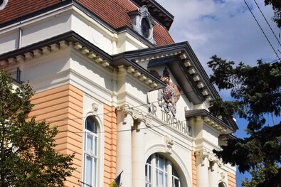 A kárpátaljai egyetem főépületének homlokzata. Fotó: Zunkó Barnabás