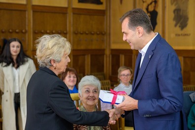 Gombnyomásnyira a segítség (Gondosóra-szolgálat  Sepsiszentgyörgyön)