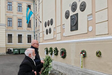 Dávid Sándor és Vetró András koszorúz. A szerző felvétele