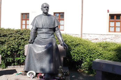 Gyulafehérvári anziksz (45  éve  hunyt  el  Márton  Áron  püspök)