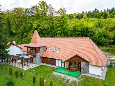 A Sugás Spa épülete a magasból fotózva. Fotó: Facebook / Sepsi ReKreatív