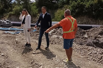 Parajd az ígéretek ötödik havában