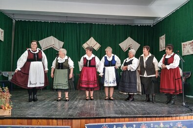 Erdőfülei asszonyok a szombati, Vargyason tartott, Bardócszék népviseletben című találkozón. Fotó: Böjte Ferenc