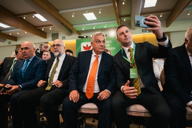Ilie Bolojan, Kelemen Hunor, Orbán Viktor és Tánczos Barna a konferencián. Fotók: Facebook / RMDSZ