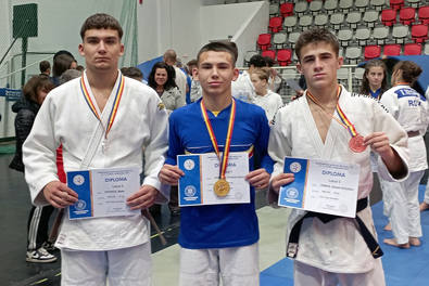 Az érmes kézdivásárhelyi sportolók. Fotó: Facebook / Veres László