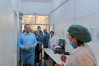 Alexandru Rogobete egészségügyi miniszter kórházlátogatáson. Fotó: Facebook / Alexandru Rogobete
