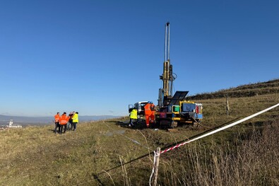 Munkagépek az A8-as autópálya nyomvonalán. Fotó: Facebook / Hargita Megye Tanácsa