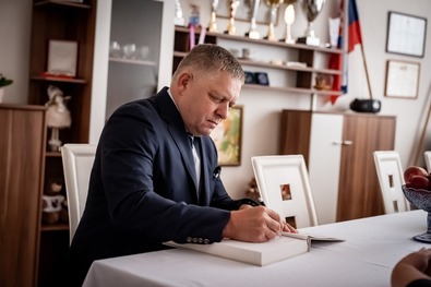 A szlovák kormányfőt sokáig ápolták a kórházban a sérülések miatt. Fotó: Facebook / Robert Fico