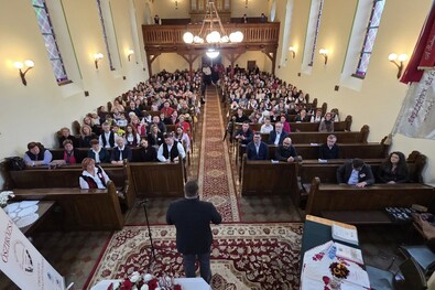 A verseny megnyitóját és a díjkiosztót az újszentesi református templomban tartották. Fotó: Facebook / Temesvári Rádió