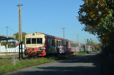 A „berecki gyors” kiszuperált szerelvénye a kézdivásárhelyi vasútállomás egyik holtvágányán. Iochom István felvétele