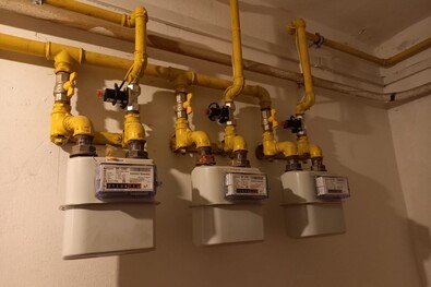 Pánikszerűen ellenőriztetik a gázvezetékeket az emberek. Fotó: Demeter J. Ildikó