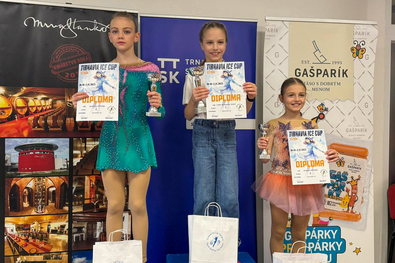 Középen Nagy-Rozsnyai Lotti. Fotó: Facebook / Nagy-Rozsnyai Annamaria