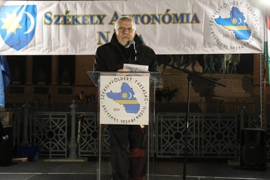 Izsák Balázs a Hősök terén tartott beszédet Székelyföld autonómiájának napján. Fotó: Facebook / Székely Nemzeti Tanács
