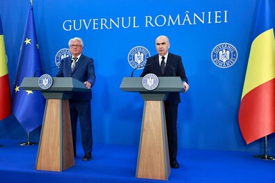 Armin Papperger, a Rheinmetall AG vezérigazgatója és Ilie Bolojan közös sajtótájékoztatójukon. Fotó: gov.ro