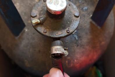 Sérült csatlakozó: tavasszal egy sepsiszentgyörgyi lakásban okozott riadalmat. Fotó: Megyei sürgősségi felügyelőség