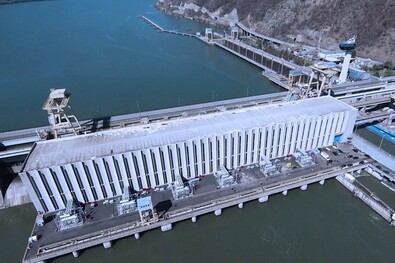 Nem egy, hanem legalább három helyen ég a ház