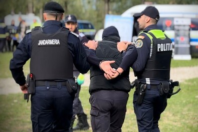 Használt autókkal üzérkedtek (Házkutatások)