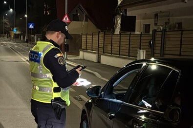 Ittasan és jogosítvány nélkül vezettek