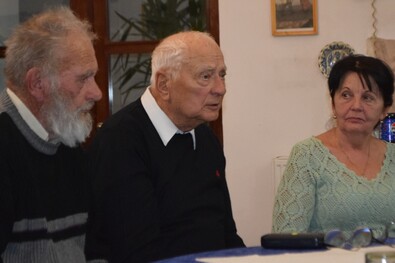 Szépkorú szerző a nyugdíjasklubban