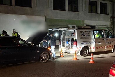 Ellenőrzés a gépjármű-nyilvántartó szakembereivel. A Kovászna megyei rendőrség felvétele