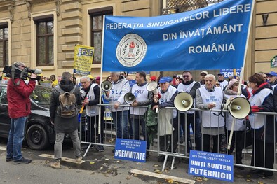 Tüntettek a tanügyi szakszervezetek (Közigazgatási  reform)