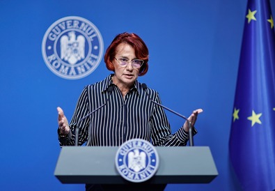 Pontosít a kormány