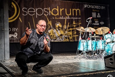 Borlai Gergő a 3. SepsiDrum országos dobverseny színpadán. Fotó: SepsiDrum