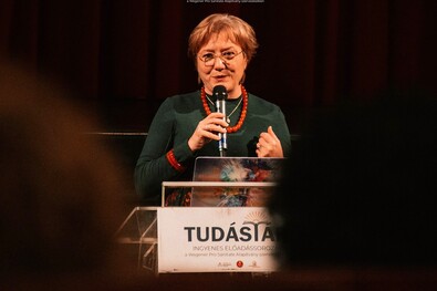 Az idő, amely bennünk él: hogyan alakíthatjuk barátunkká a múló éveket? (Sisak Imola klinikai főpszichológus előadása)