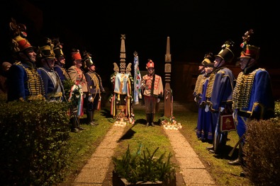 Telnicében a székely határőrök emlékkopjafájánál. Fotó: Dimény Attila