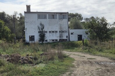 A bibarcfalvi vízház épületét nemrég vette meg az önkormányzat. A szerző felvétele