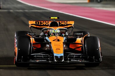 Villanyfényes viadalon dől el  a hármas versenyfutás (Forma–1)