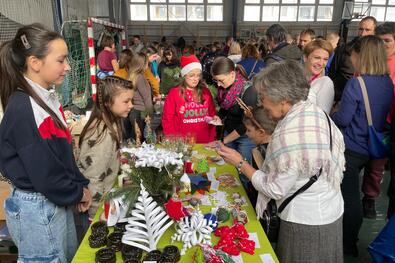A diákok felváltva kínálták portékáikat. Ferencz Csaba felvétele