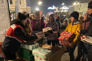 Megörvendeztetni a nélkülöző gyermekeket (Karácsonyi kihívás)