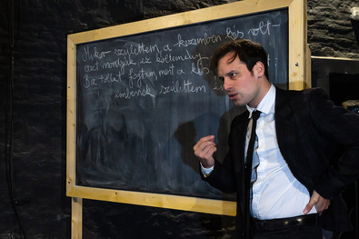 Jelenet a Determinált című előadásból. Barabás Zsolt fotója