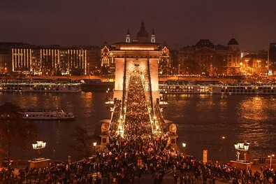 Ellenzéki tüntetés gyermekvédelmi ügyek miatt