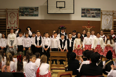 A Trefán Leonárd-iskola diákjai az ünnepi műsoron. Fotók: Gál Béla