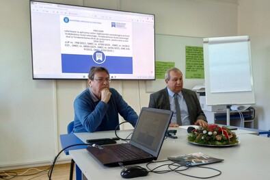 Marius Popescu és Kiss Imre ismerteti az átszervezést. A szerző felvétele
