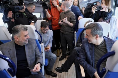 Két szék között a szociáldemokraták