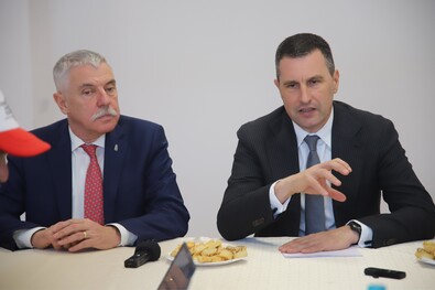 Tamás Sándor és Tánczos Barna szerint közösen kell fellépni a medvepopuláció kordában tartásáért. Fotó: Albert Levente