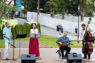 A Folker nyári fellépése Szovátán. Fotó: Folker együttes