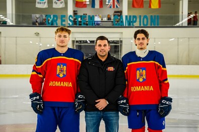 Kertész Ákos, Szentes Ervin és Nagy Tamás. Fotó: Román Jégkorong-szövetség / Dan Roșiu