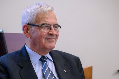 Békesség és szeretet Istentől (Tőkés  László  új  esztendei  üzenete)