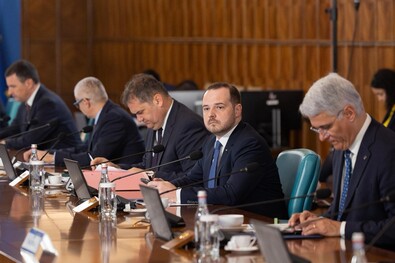 Így csökkentenék a közszféra kiadásait