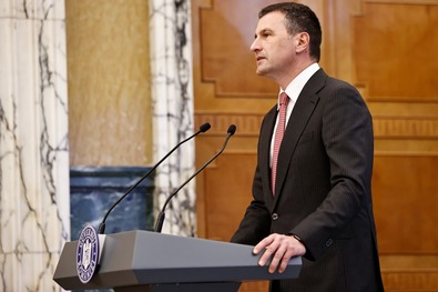 Ismét felelősségvállalással (Közigazgatási reform és gazdaságélénkítő intézkedések)