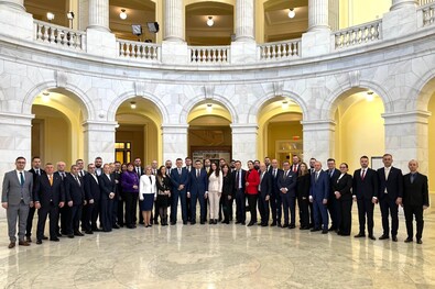 A szélsőségesek erősödnek, a kormánypártok gyengülnek