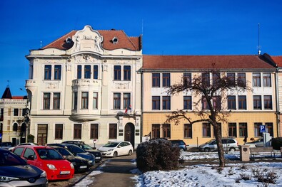 A városháza földszintjén működik a helyi adóhivatal. A szerző felvétele