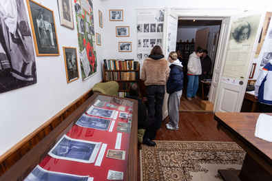 Emlékszoba-látogatás a belvárosi református parókián. Fotó: Kerekes Csanád