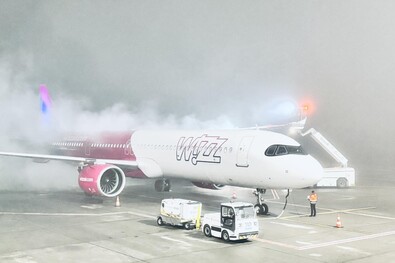 Téli körülmények a vidombáki repülőtéren. Fotó: Facebook / Aeroportul Internațional Brașov