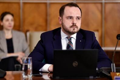 Magyarázkodik a miniszter